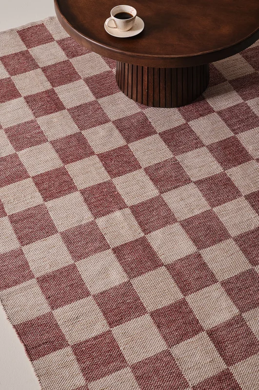 Jotex - Slätvävd Matta Polyester Beige/röd Rutigt BENTO - Köp Slätvävda mattor hos Jotex