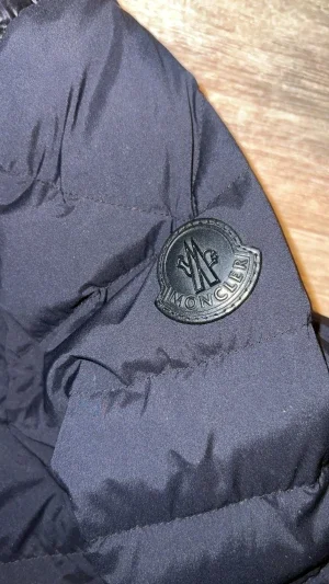 Svart Moncler pufferjacka herr
