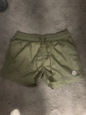 Moncler badbyxor