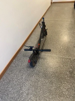 Svart elsparkcykel E-Wheels E2S V2 Long range
