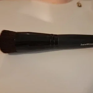 bareMinerals foundationborste