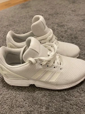 Vita Adidas ZX Flux sneakers