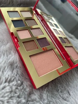 Röd och guld ögonskuggspalett estee Lauder