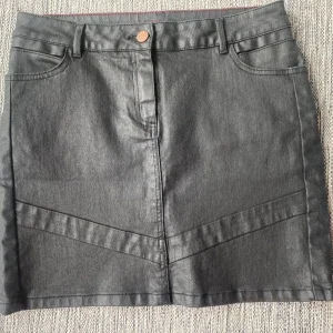 Svart jeanskjol från Kookai
