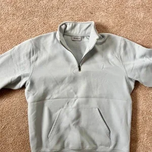 Ljusgrå fleece tröja från Carhartt