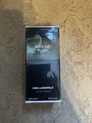 Karl Lagerfeld Bois de Yuzu parfym