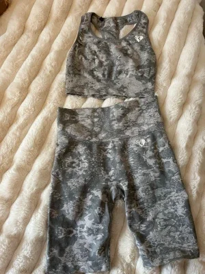 Grått camo träningsset från Gavelo