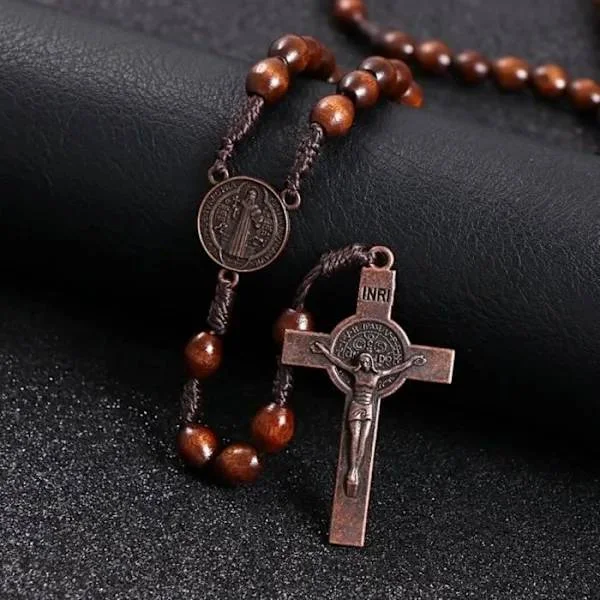 (Brun och brons) Katolsk radband med Jesus på korset, mörkt trä, medalj och kors av Sankt Benedictus, kristna smycken brun och brons