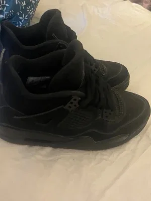 Svarta Air Jordan 4 sneakers
