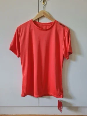 Korallröd tränings t-shirt från Newline strl XL EUR 44 dam