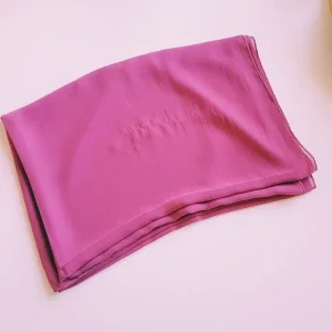 Rosa sidensjal i enkel design