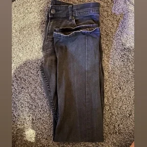 Svarta herr jeans