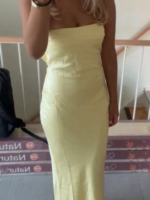 Ljusgul långklänning från Babyboo