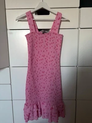 Klänning från PIECES