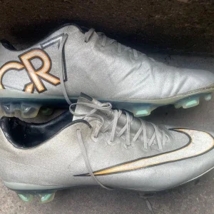 Nike CR7 silver fotbollsskor