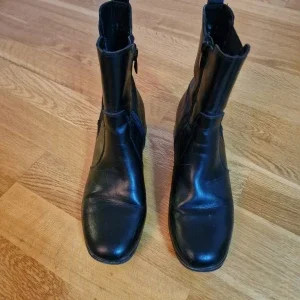 Svarta chelsea boots i skinn