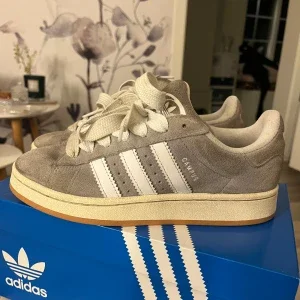 Grå Adidas Campus 00 sneakers