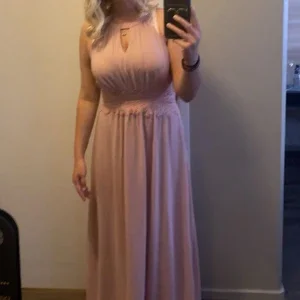 Vila klänning rosa