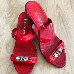 Röda sandaler