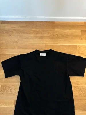 Svart t-shirt från Maison Margiela