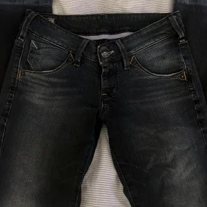 Lågmidjade bootcut jeans