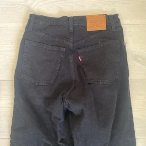 Svarta Levis 501 jeans