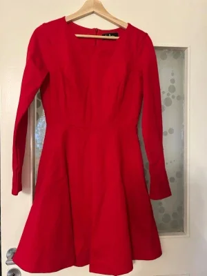 Röd långärmad klänning från Vero Moda