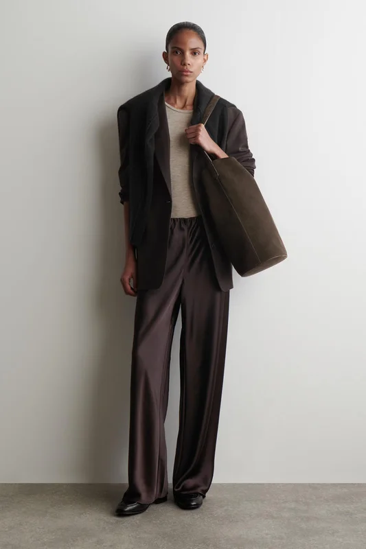 COS Women's Borsa Tote Paradigm In Pelle Scamosciata in Marrone