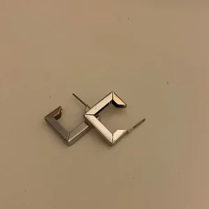 Fyrkantiga silverörhängen