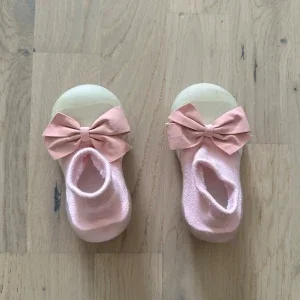Söta rosa ballerinaskor med rosett skor