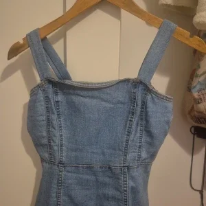Jeansklänning från H&M Divided