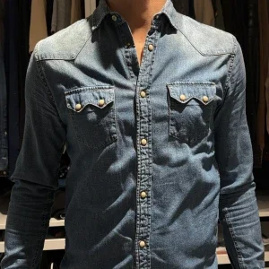 Zara Blå jeansskjorta. S