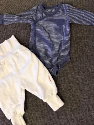 Randig body och vita byxor set