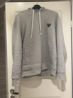 Play Commes des garcons hoodie