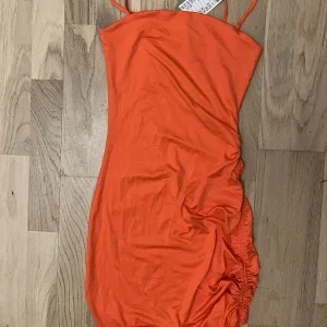 Orange klänning