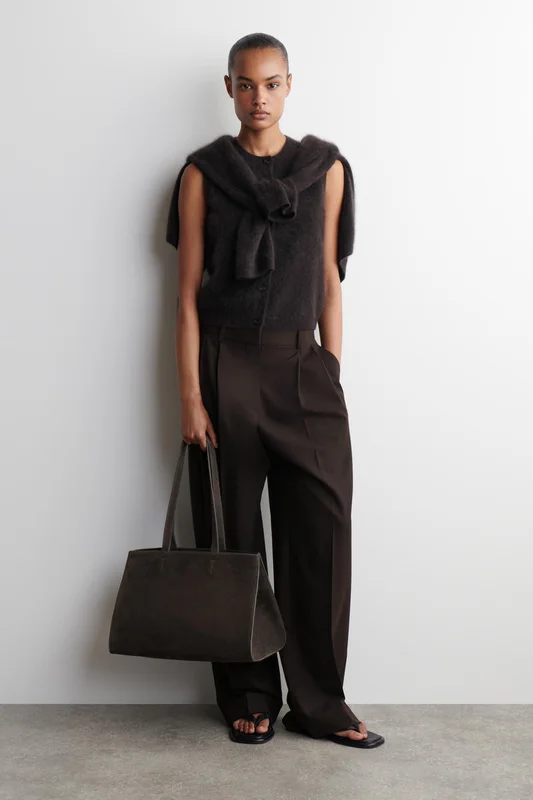 COS Women's Borsa Tote Gallery In Pelle Scamosciata in Marrone