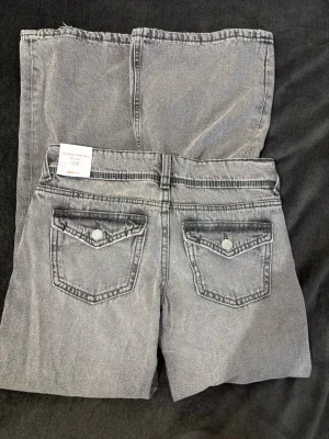 Low waist wide jeans ljusgrå