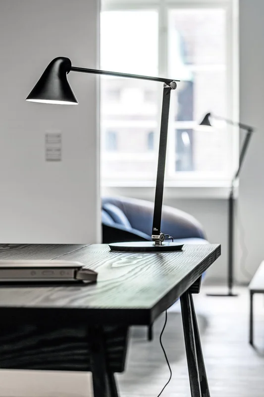 Louis Poulsen NJP bordlampe 3000K - sort