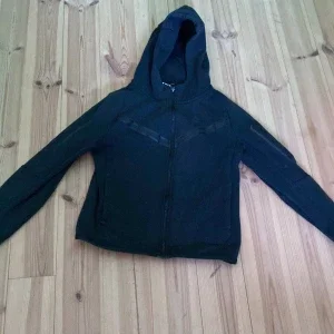 nike tech fleece svart gammal modell