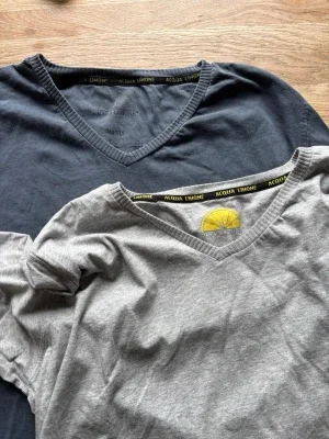 2 V-ringade t-shirts Acqua Limone