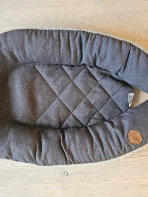 Mörkgrå babynest från Ecoviking