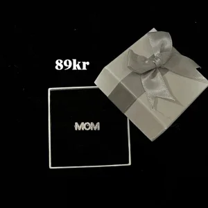 Silvrig MOM ring