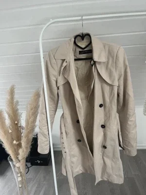 Beige trenchcoat från Zara woman
