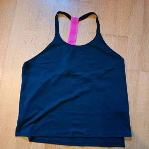 Svart träningstopp Fabletics Demi Lovato