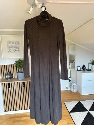 Brun långklänning från Indiska