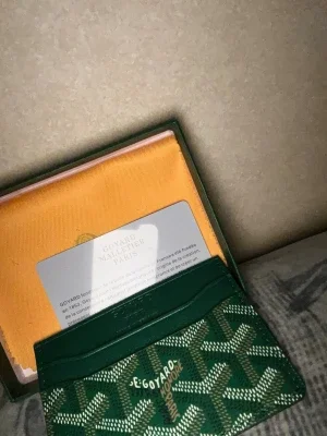 Grön korthållare från Goyard