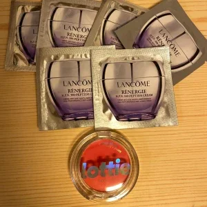 Lottie London rouge i persikoton