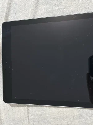 Apple iPad silverfärgad surfplatta