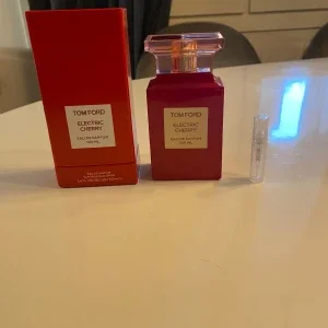 Tom Ford Electric Cherry Eau de Parfum 3ML