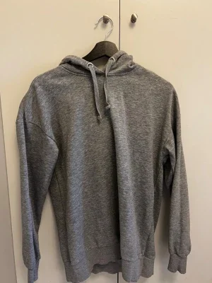 Grå hoodie från Mywear Woman XS